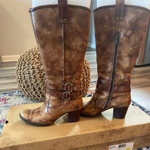 Born Brown Distressed Women’s Boot Size 6